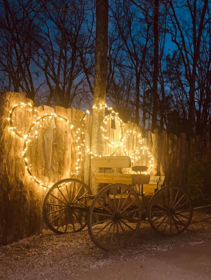 Bed and Breakfast Fox Pass Cabins Хот-Спрингс Экстерьер фото